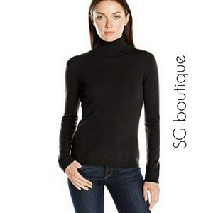 🆕⭐Black cashmere turtle neck sweater⭐